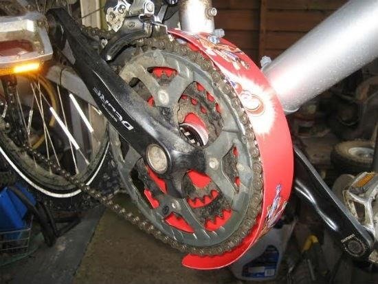 keep-your-bike-chain-clean-rainy-days-with-super-easy-diy-mud-guard.w1456.jpg.7ccc7db6144e9550a404f247c426658e.jpg