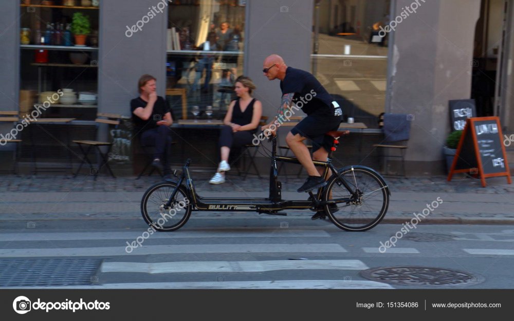 depositphotos_151354086-stock-photo-bikers-in-copenhagen-denmark.thumb.jpg.19f0fd4af3d7ccd8b0fc3f9e3ca95f0e.jpg